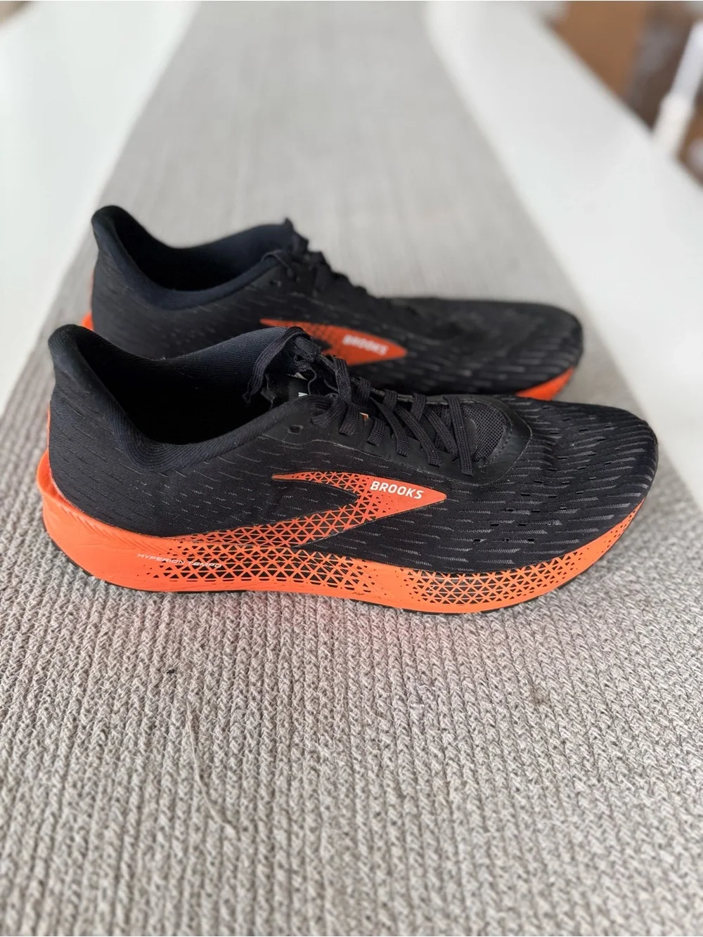 Brooks Hyperion Tempo Black Orange Athletic Running Shoes Size 11